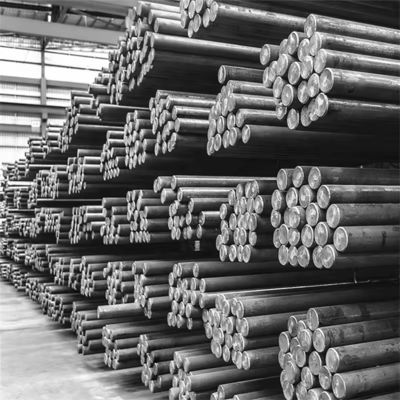 Barras redondas de acero al carbono 1045 S45C Negro encurtido HL cepillado pulido para aplicaciones industriales