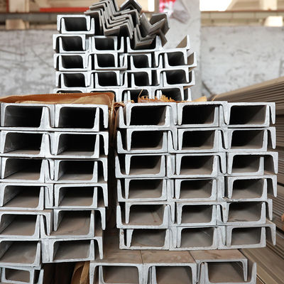 Buen perfil de canal de acero en forma de U con agujeros galvanizados recubiertos y espesor de 4,5-14,5 mm