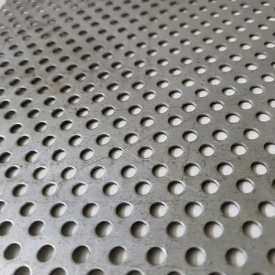 Hoja perforada de acero inoxidable 304 409L en 0,6 mm 0,8 mm 2 mm de espesor para aplicaciones industriales de longitud personalizada