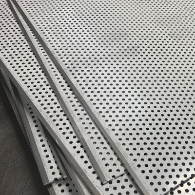 Hoja perforada de acero inoxidable 304 409L en 0,6 mm 0,8 mm 2 mm de espesor para aplicaciones industriales de longitud personalizada