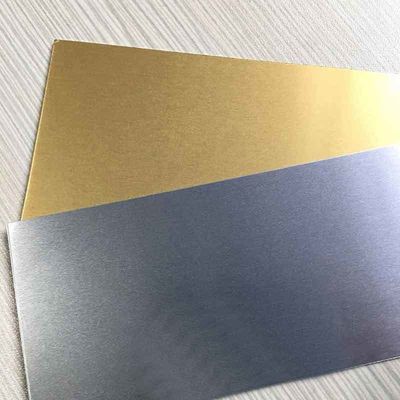 Alta capacidad de procesamiento línea de cabello negro bronce color revestido acabado de la hoja de acero inoxidable decorativa para el espesor de la solicitud del cliente