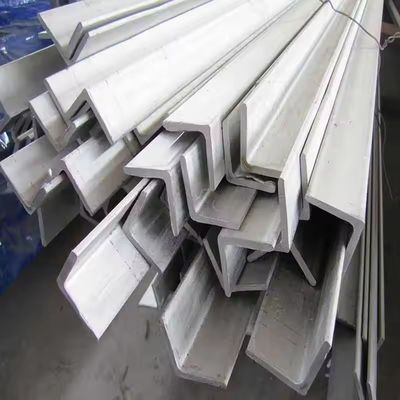 150*150 Bulbo igualitario Barra de ángulo de superficie negra Acero plano S355j2 Barras con técnica de laminado en caliente y servicio de perforado