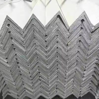Grado de construcción Serie Q195-Q420 Galvanizado a fuego Barras de acero planas y de ángulo L con agujero 50x50x10 S235JRG